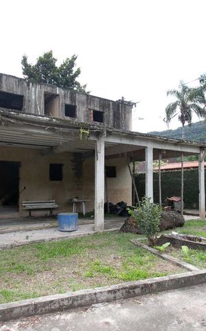 Casa à venda com 732m², 3 quartos e 5 vagas Casa à venda com 732m², 3 quartos e 5 vagasQuintal