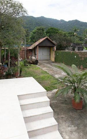Casa à venda com 732m², 3 quartos e 5 vagas Casa à venda com 732m², 3 quartos e 5 vagasQuintal