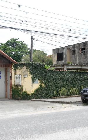 Casa à venda com 732m², 3 quartos e 5 vagas Casa à venda com 732m², 3 quartos e 5 vagasFrente da casa