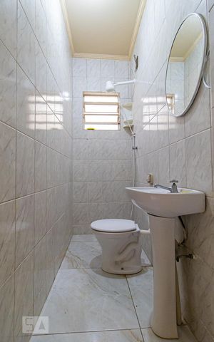 Casa à venda com 90m², 3 quartos e sem vaga Casa à venda com 90m², 3 quartos e sem vagaBanheiro de Serviço