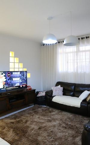 Casa à venda com 139m², 2 quartos e 2 vagasSala