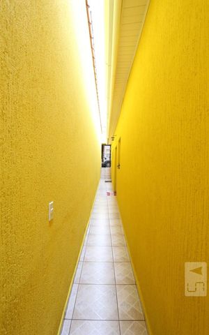 Casa à venda com 139m², 2 quartos e 2 vagasCorredor