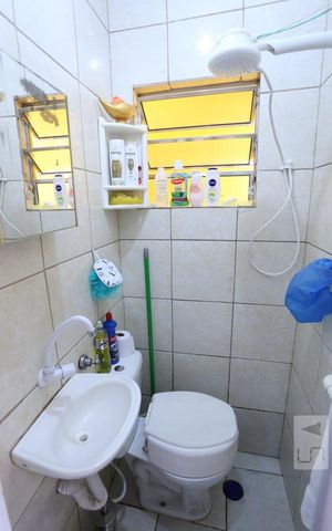 Casa à venda com 139m², 2 quartos e 2 vagasBanheiro de Serviço