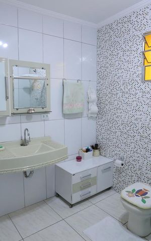 Casa à venda com 139m², 2 quartos e 2 vagasBanheiro
