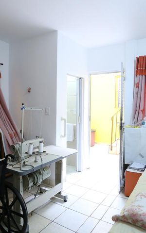 Casa à venda com 139m², 2 quartos e 2 vagasQuarto de Serviço