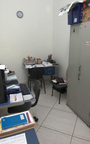Casa à venda com 453m², 5 quartos e sem vaga Casa à venda com 453m², 5 quartos e sem vagaEscritório