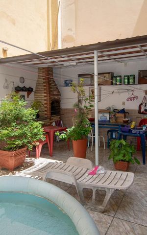 Casa à venda com 453m², 5 quartos e sem vaga Casa à venda com 453m², 5 quartos e sem vagaPiscina