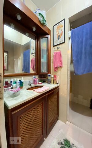 Apartamento à venda com 117m², 3 quartos e sem vagaBanheiro