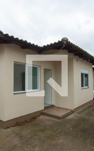 Casa à venda com 200m², 8 quartos e 3 vagas Casa à venda com 200m², 8 quartos e 3 vagasFachada