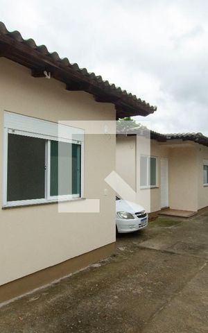 Casa à venda com 200m², 8 quartos e 3 vagas Casa à venda com 200m², 8 quartos e 3 vagasFachada