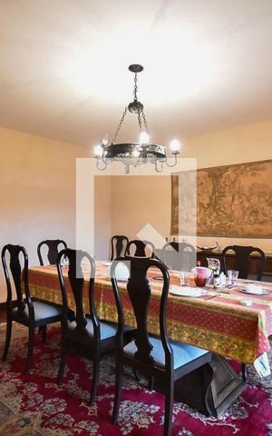 Casa à venda com 540m², 4 quartos e 7 vagas Casa à venda com 540m², 4 quartos e 7 vagasSala de jantar