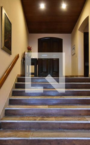Casa à venda com 540m², 4 quartos e 7 vagas Casa à venda com 540m², 4 quartos e 7 vagasHall de entrada