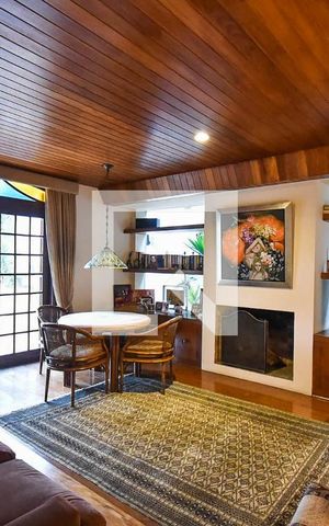 Casa à venda com 540m², 4 quartos e 7 vagas Casa à venda com 540m², 4 quartos e 7 vagasSala de tv