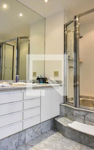 Casa à venda com 540m², 4 quartos e 7 vagas Casa à venda com 540m², 4 quartos e 7 vagasBanheiro suíte 2