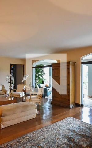 Casa à venda com 540m², 4 quartos e 7 vagas Casa à venda com 540m², 4 quartos e 7 vagasSala