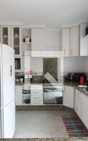 Casa à venda com 300m², 4 quartos e 3 vagasCozinha 