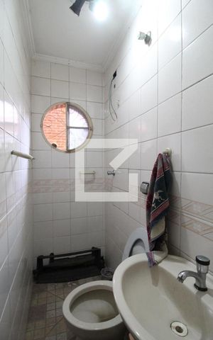 Casa à venda com 300m², 4 quartos e 3 vagasCasa 2 - Banheiro 3
