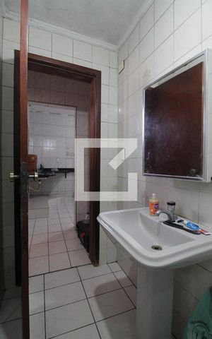 Casa à venda com 300m², 4 quartos e 3 vagasCasa 2 - Banheiro 2