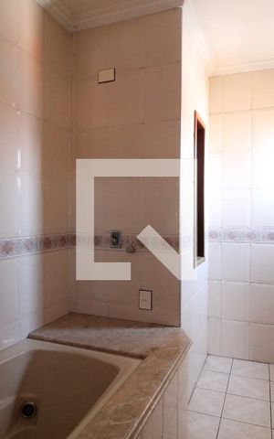 Casa à venda com 300m², 4 quartos e 3 vagasCasa 2 - banheiro da suíte