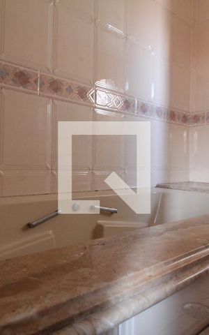 Casa à venda com 300m², 4 quartos e 3 vagasCasa 2 - banheiro da suíte