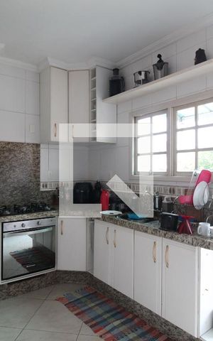 Casa à venda com 300m², 4 quartos e 3 vagasCozinha 