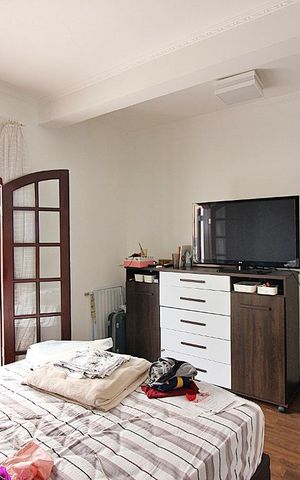 Casa à venda com 280m², 5 quartos e 2 vagasQuarto 2 - Suíte