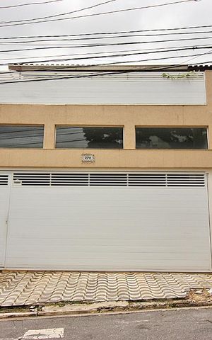 Casa à venda com 280m², 5 quartos e 2 vagasFachada