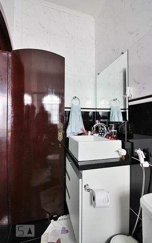 Casa à venda com 280m², 5 quartos e 2 vagasBanheiro do Quarto 4 - Suíte