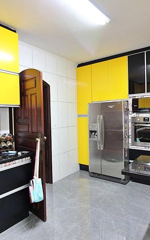 Casa à venda com 280m², 5 quartos e 2 vagasCozinha