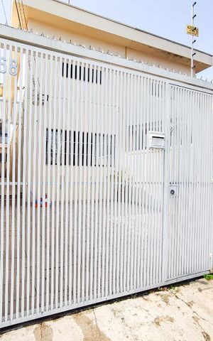 Casa à venda com 132m², 3 quartos e 2 vagas Casa à venda com 132m², 3 quartos e 2 vagasFachada