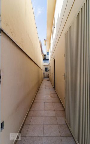 Casa à venda com 132m², 3 quartos e 2 vagas Casa à venda com 132m², 3 quartos e 2 vagasCorredor