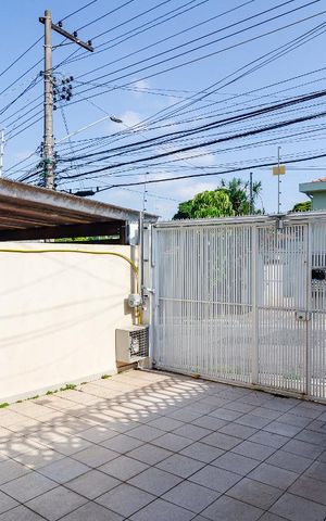 Casa à venda com 132m², 3 quartos e 2 vagas Casa à venda com 132m², 3 quartos e 2 vagasEstacionamento