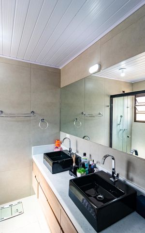 Casa à venda com 132m², 3 quartos e 2 vagas Casa à venda com 132m², 3 quartos e 2 vagasBanheiro da Suíte