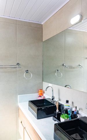 Casa à venda com 132m², 3 quartos e 2 vagas Casa à venda com 132m², 3 quartos e 2 vagasBanheiro da Suíte