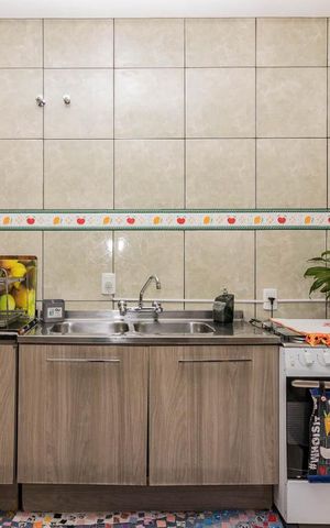 Casa à venda com 246m², 6 quartos e 2 vagas Casa à venda com 246m², 6 quartos e 2 vagasCozinha