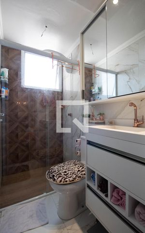 Apartamento à venda com 49m², 2 quartos e 3 vagas Apartamento à venda com 49m², 2 quartos e 3 vagasBanheiro