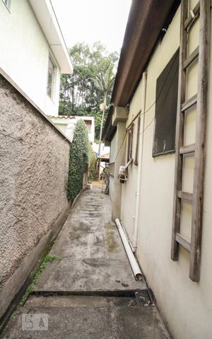 Casa à venda com 261m², 3 quartos e 4 vagasCorredor Externo
