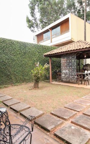 Casa à venda com 261m², 3 quartos e 4 vagasQuintal