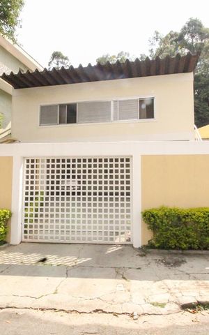 Casa à venda com 261m², 3 quartos e 4 vagasFachada