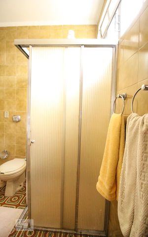 Casa à venda com 261m², 3 quartos e 4 vagasBanheiro Quarto 3 - Suíte