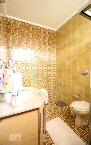 Casa à venda com 261m², 3 quartos e 4 vagasBanheiro Quarto 3 - Suíte