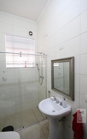 Casa à venda com 350m², 5 quartos e 1 vagaBanheiro