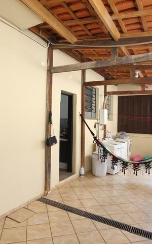 Casa à venda com 350m², 5 quartos e 1 vagaÁrea de Serviço