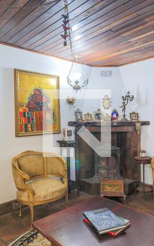 Casa à venda com 180m², 4 quartos e 2 vagas Casa à venda com 180m², 4 quartos e 2 vagasSala