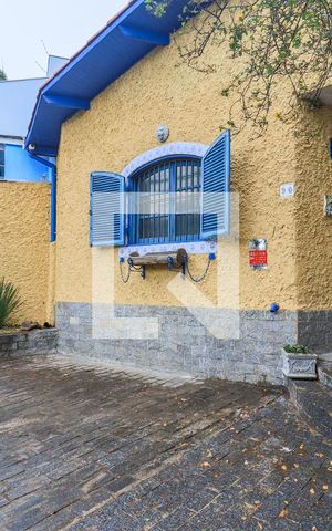 Casa à venda com 180m², 4 quartos e 2 vagas Casa à venda com 180m², 4 quartos e 2 vagasGaragem