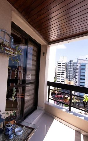 Apartamento à venda com 204m², 4 quartos e 3 vagas Apartamento à venda com 204m², 4 quartos e 3 vagasVaranda Sala de Estar