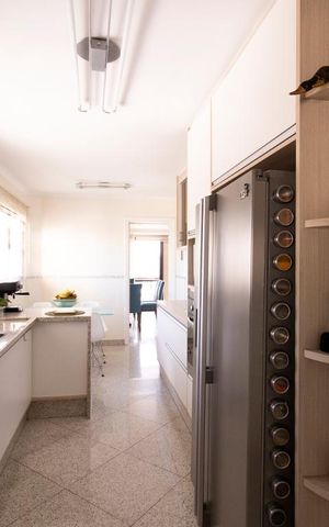 Apartamento à venda com 204m², 4 quartos e 3 vagas Apartamento à venda com 204m², 4 quartos e 3 vagasCozinha