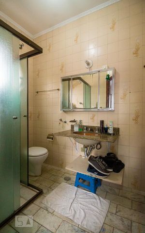 Casa para alugar com 650m², 6 quartos e 10 vagas Casa para alugar com 650m², 6 quartos e 10 vagasBanheiro da Suíte 4