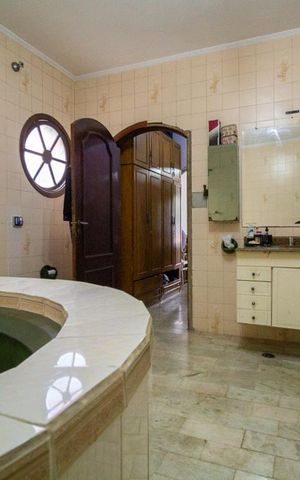 Casa para alugar com 650m², 6 quartos e 10 vagas Casa para alugar com 650m², 6 quartos e 10 vagasBanheiro da Suíte 1