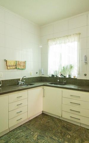 Casa para alugar com 650m², 6 quartos e 10 vagas Casa para alugar com 650m², 6 quartos e 10 vagasCozinha